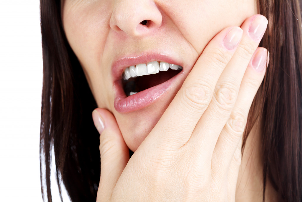 Jaw pain due to tooth decay